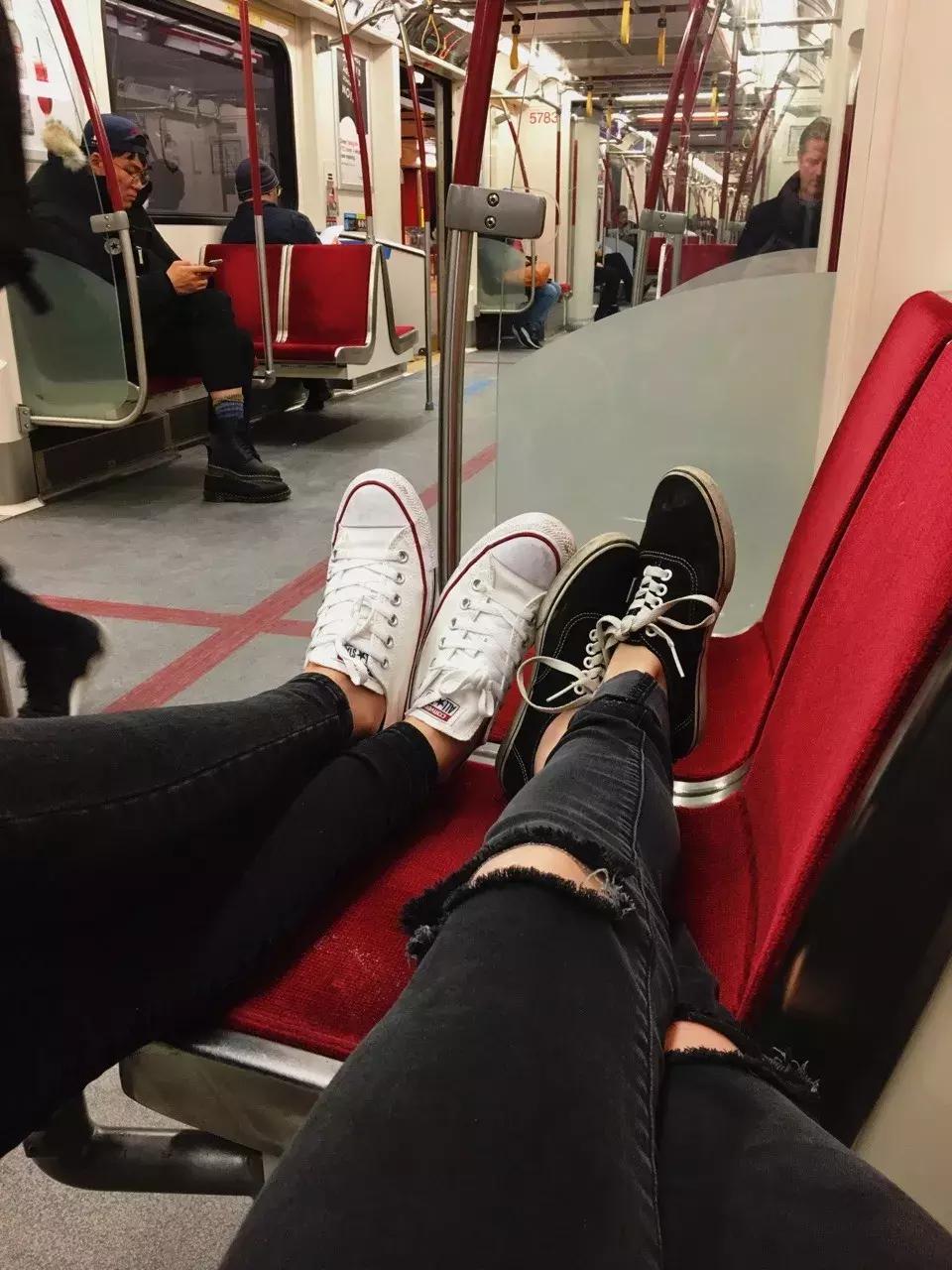 vans和converse高帮适合冬季穿,converse对比vans