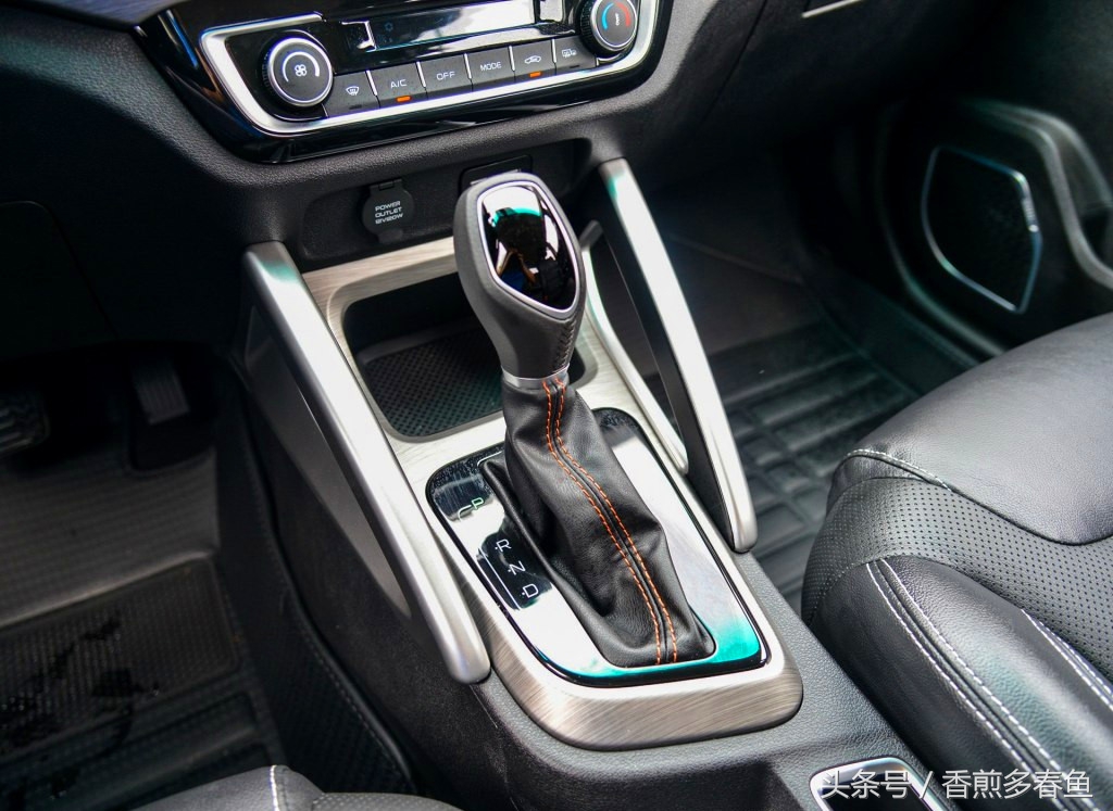 吉利远景x3是吉利新推出的小型suv,吉利的小型suv远景x3油耗