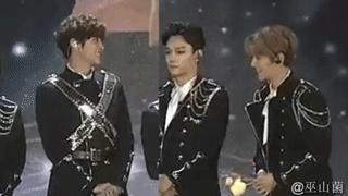 弱弱的问一句，头条有「灿白*党**」吗？