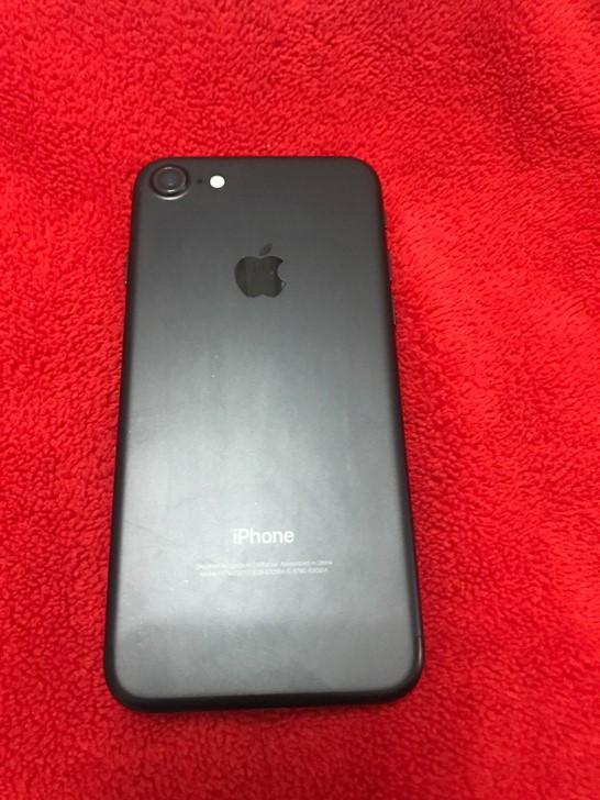 网友2200入手美版有锁iPhone7，真的是赚到了！