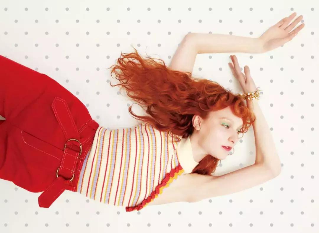 从裙子到套装,早春必备单鞋惊艳从头到脚