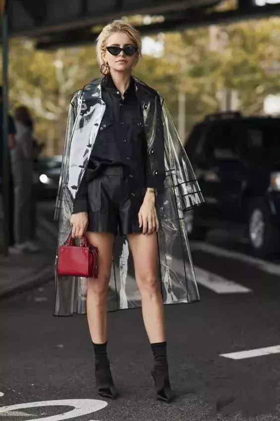 比塑料姐妹花更厉害的，是张韶涵身上这件塑料衣服！