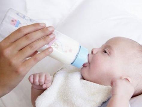 四个月宝宝讨厌奶瓶,四月半宝宝不想喝母乳