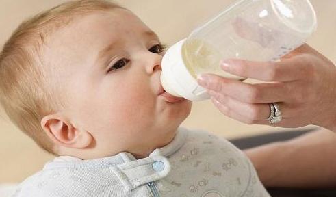 四个月宝宝讨厌奶瓶,四月半宝宝不想喝母乳