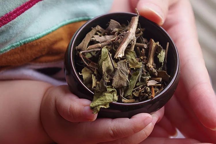 小孩发烧就惊厥怎么彻底治愈,治疗婴儿高温惊厥的偏方