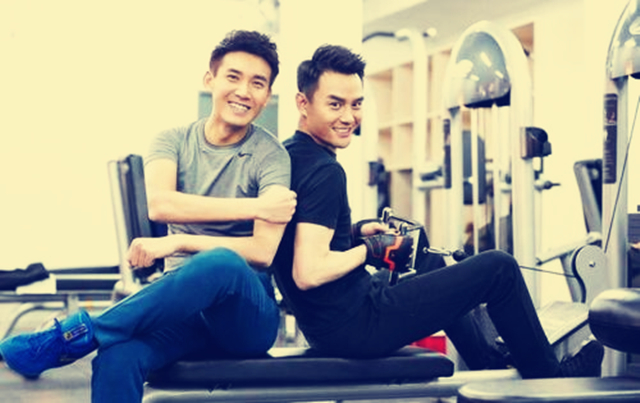 一个是内地帅哥，一个是TVB男神收割机，没多少人知道他们是夫妻