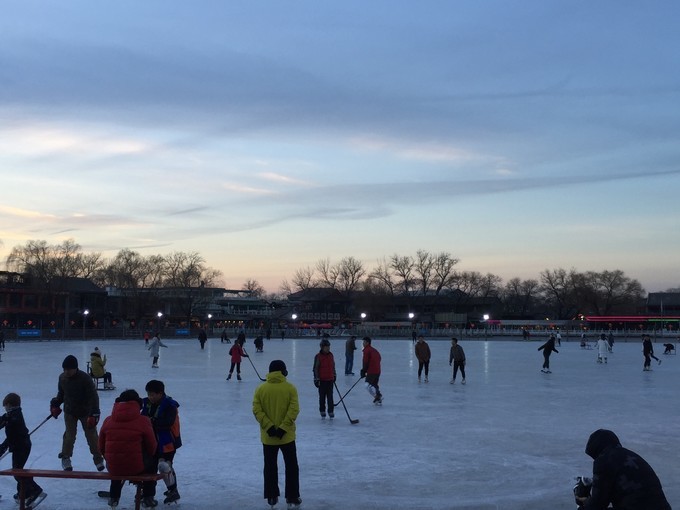 冬天去哪里旅游暖和特色美食,冬季游玩攻略美食推荐
