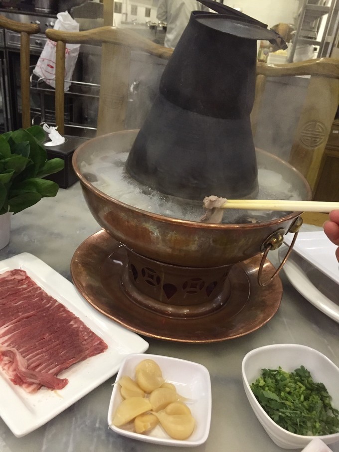 冬天去哪里旅游暖和特色美食,冬季游玩攻略美食推荐