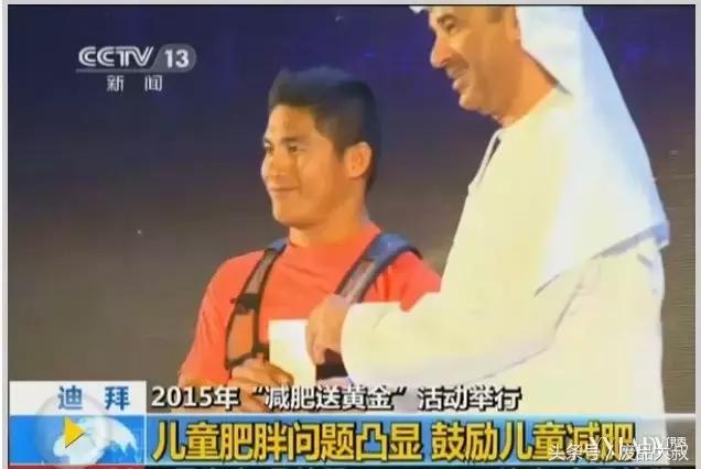 姑娘去迪拜捡垃圾结果,女子非要去迪拜捡垃圾