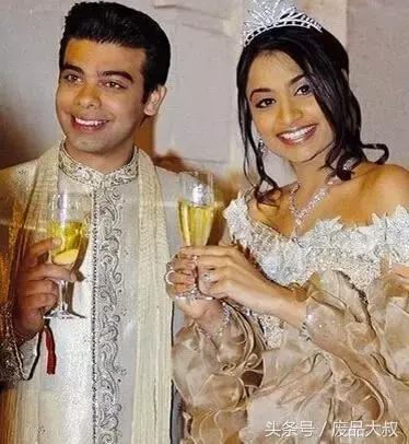 姑娘去迪拜捡垃圾结果,女子非要去迪拜捡垃圾