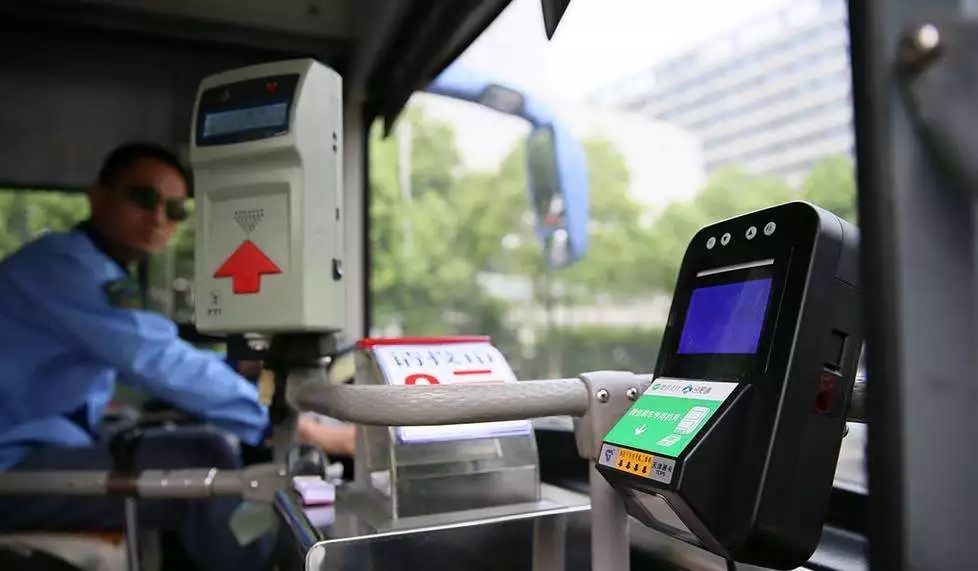 郑州一秒入夏的视频,民生大参考最新视频郑州一秒入夏