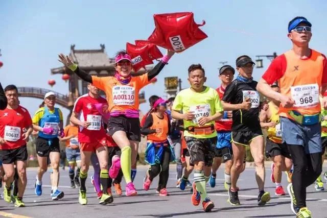 郑州一秒入夏的视频,民生大参考最新视频郑州一秒入夏