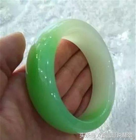 如何鉴别青海翠青玉真假,青海翡翠和缅甸翡翠区别