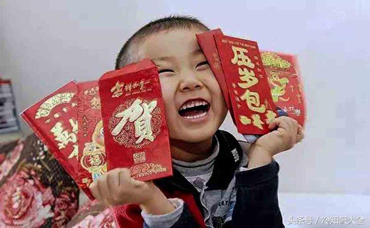 春节贴对联习俗的由来,春节挂灯笼的习俗由来