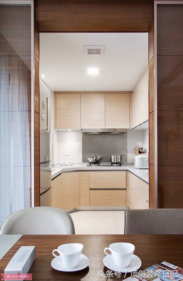 铜仁沙发装修效果图,极简原木风格沙发墙