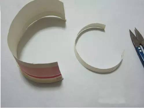 怎么用纸做元宵形状的小灯笼,简单用卡纸做一个元宵节小灯笼