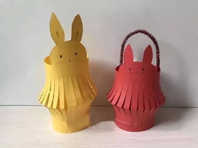 怎么用纸做元宵形状的小灯笼,简单用卡纸做一个元宵节小灯笼