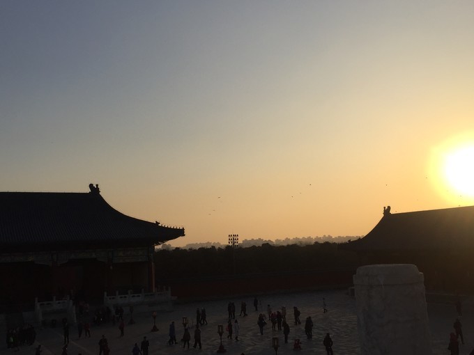 冬天去哪里旅游暖和特色美食,冬季游玩攻略美食推荐