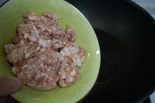 春天上火牙肿嗓子疼,这道菜得多吃,葱姜不放,五分钟出锅,省心