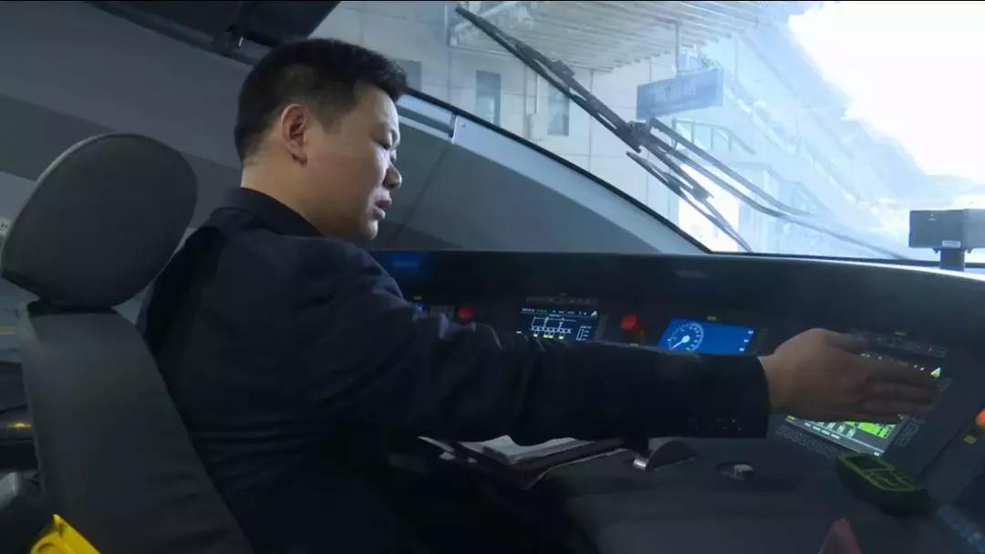 你猜开高铁的第一步是啥,开高铁第一视角讲解