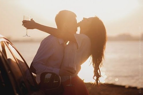 情侣间相互欺骗,情侣之间最伤感情的就是欺骗