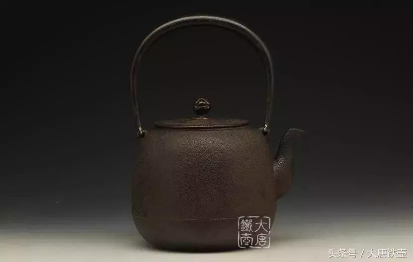 什么铁币有收藏价值,100年的老铁壶有什么特征