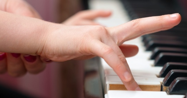 一手钢琴好还是二手钢琴好,初学者买二手钢琴还是全新的