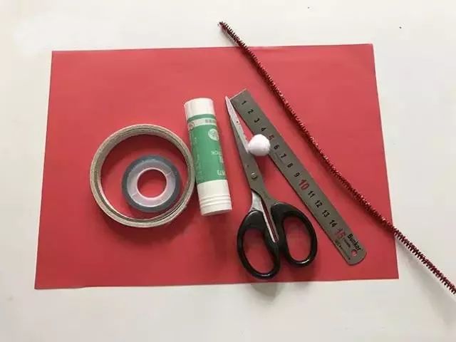 怎么用纸做元宵形状的小灯笼,简单用卡纸做一个元宵节小灯笼