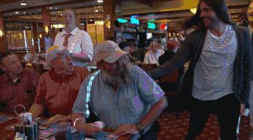 直男杠上Gay天团，是一种怎样的体验？