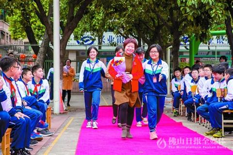 广东佛山小学开学第一天,佛山中小学生开学日