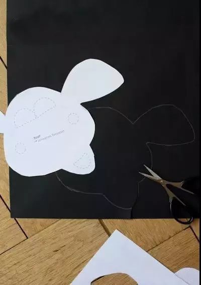 怎么用纸做元宵形状的小灯笼,简单用卡纸做一个元宵节小灯笼