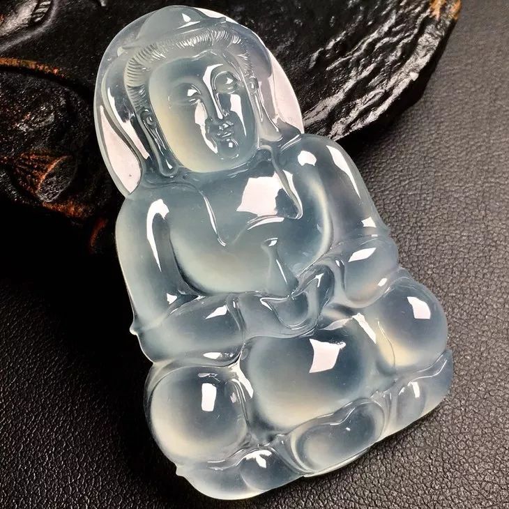 为什么玉雕的观音都是闭眼睛的,如何看玉观音和玉佛的好坏