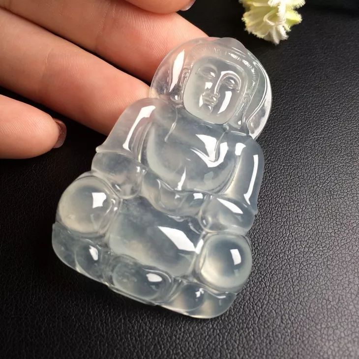 为什么玉雕的观音都是闭眼睛的,如何看玉观音和玉佛的好坏