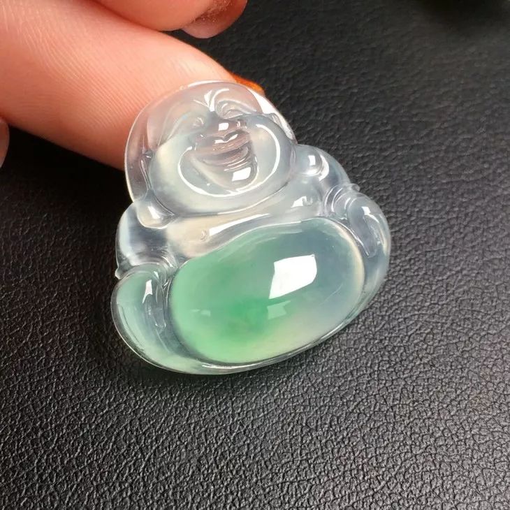 为什么玉雕的观音都是闭眼睛的,如何看玉观音和玉佛的好坏