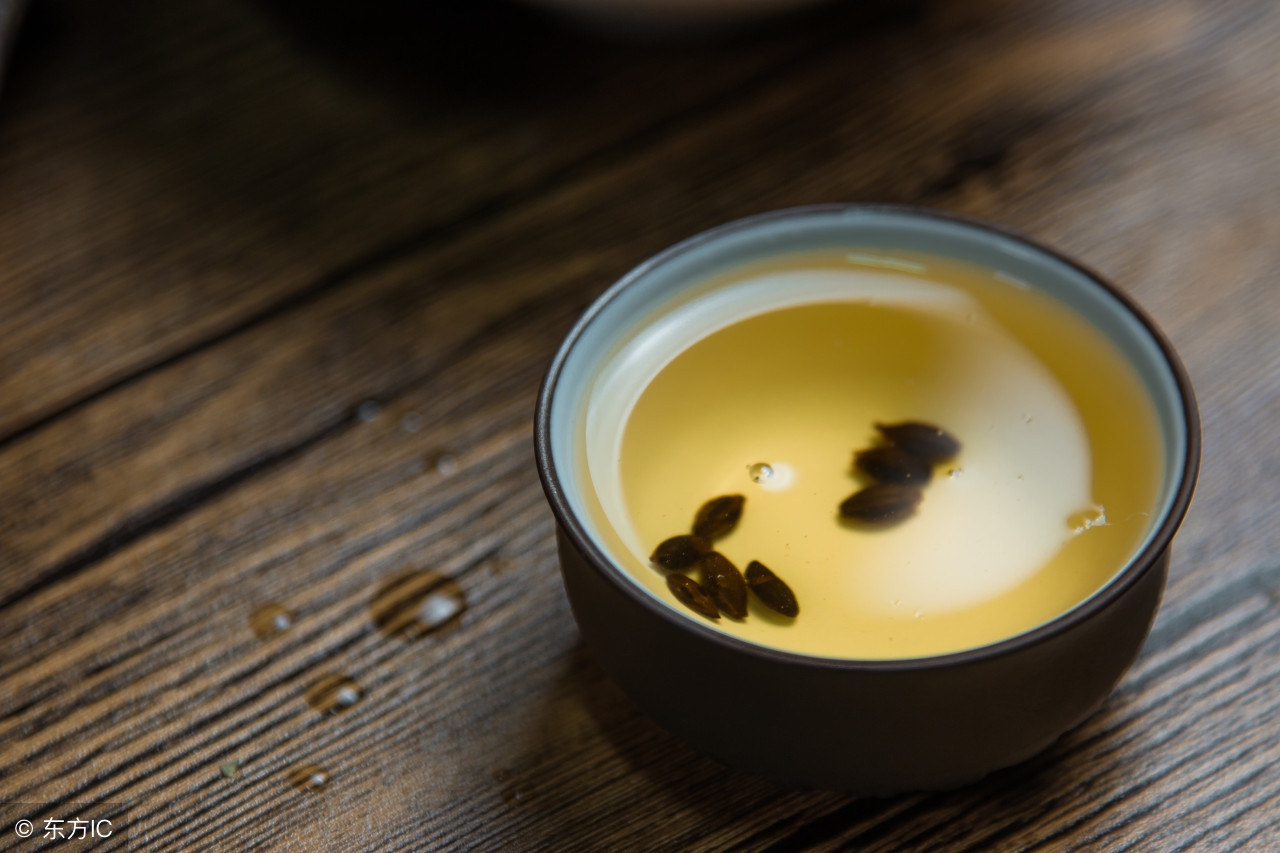 男朋友送的银项链断了预示什么,银链子变黑是什么原因