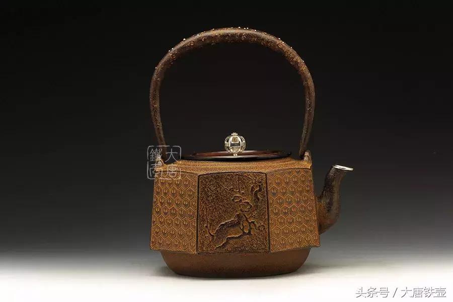 什么铁币有收藏价值,100年的老铁壶有什么特征