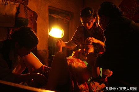 古代妇女生孩子的奇怪方式,古代女人是怎么生小宝宝的