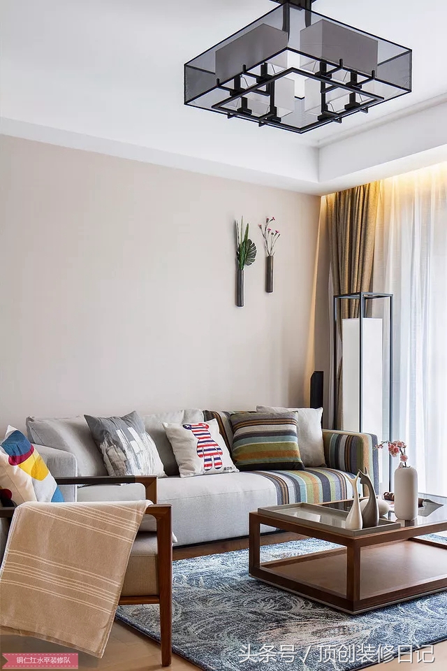 铜仁沙发装修效果图,极简原木风格沙发墙