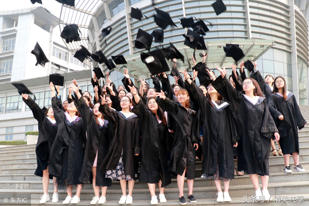 应届毕业生简历模板需要写成绩吗,应届毕业生如何写求职简历模板