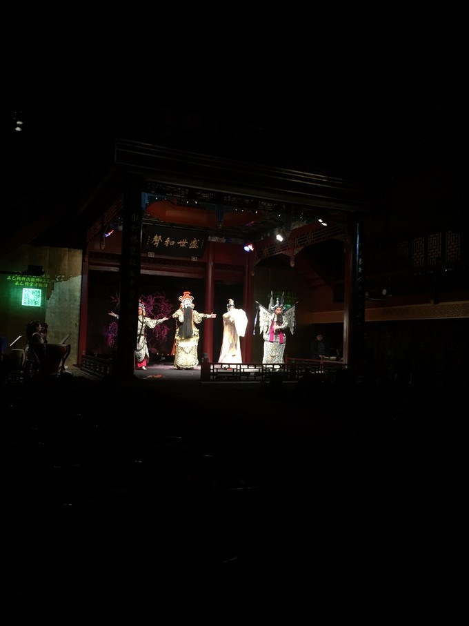 冬天去哪里旅游暖和特色美食,冬季游玩攻略美食推荐