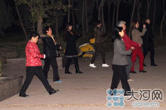 中国式健身,健身广场舞为什么完整版