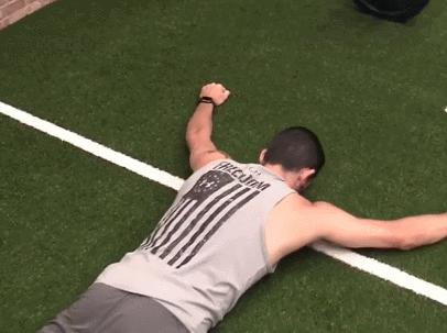 腰背不舒服一招解决,腰背不舒服怎么拉伸