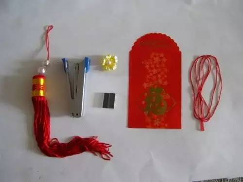 怎么用纸做元宵形状的小灯笼,简单用卡纸做一个元宵节小灯笼