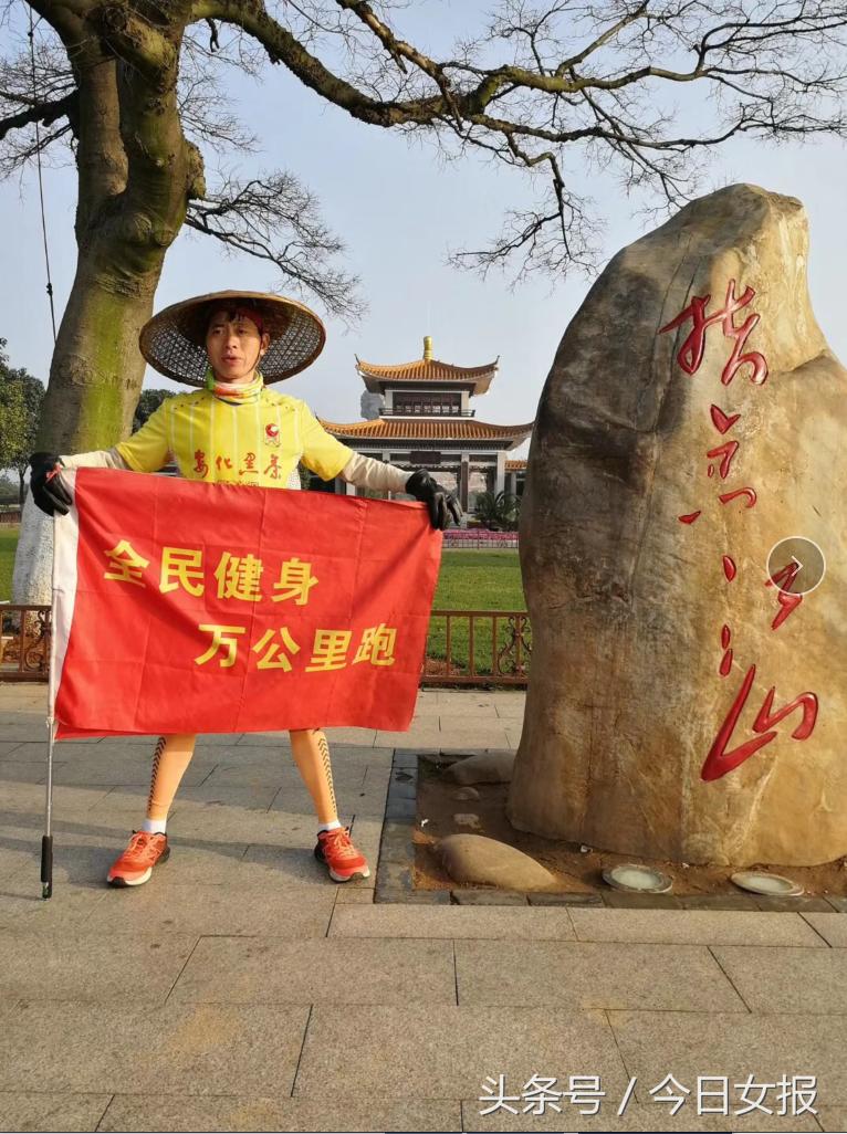 马拉松农民连跑5天,为了跑马拉松每天坚持跑100km