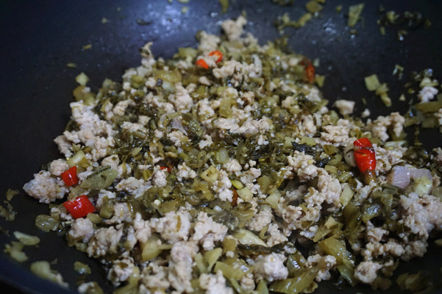 春天上火牙肿嗓子疼,这道菜得多吃,葱姜不放,五分钟出锅,省心