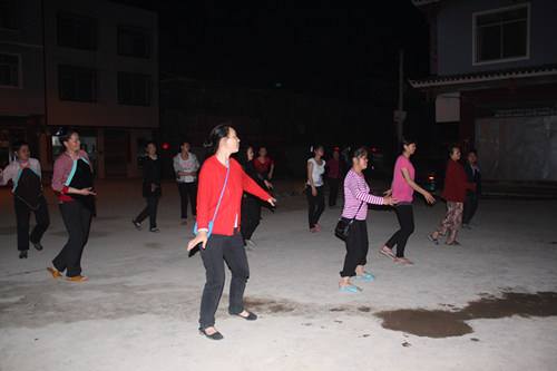 中国式健身,健身广场舞为什么完整版