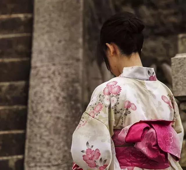 让人痴狂的伤感歌,让人痴狂诗句