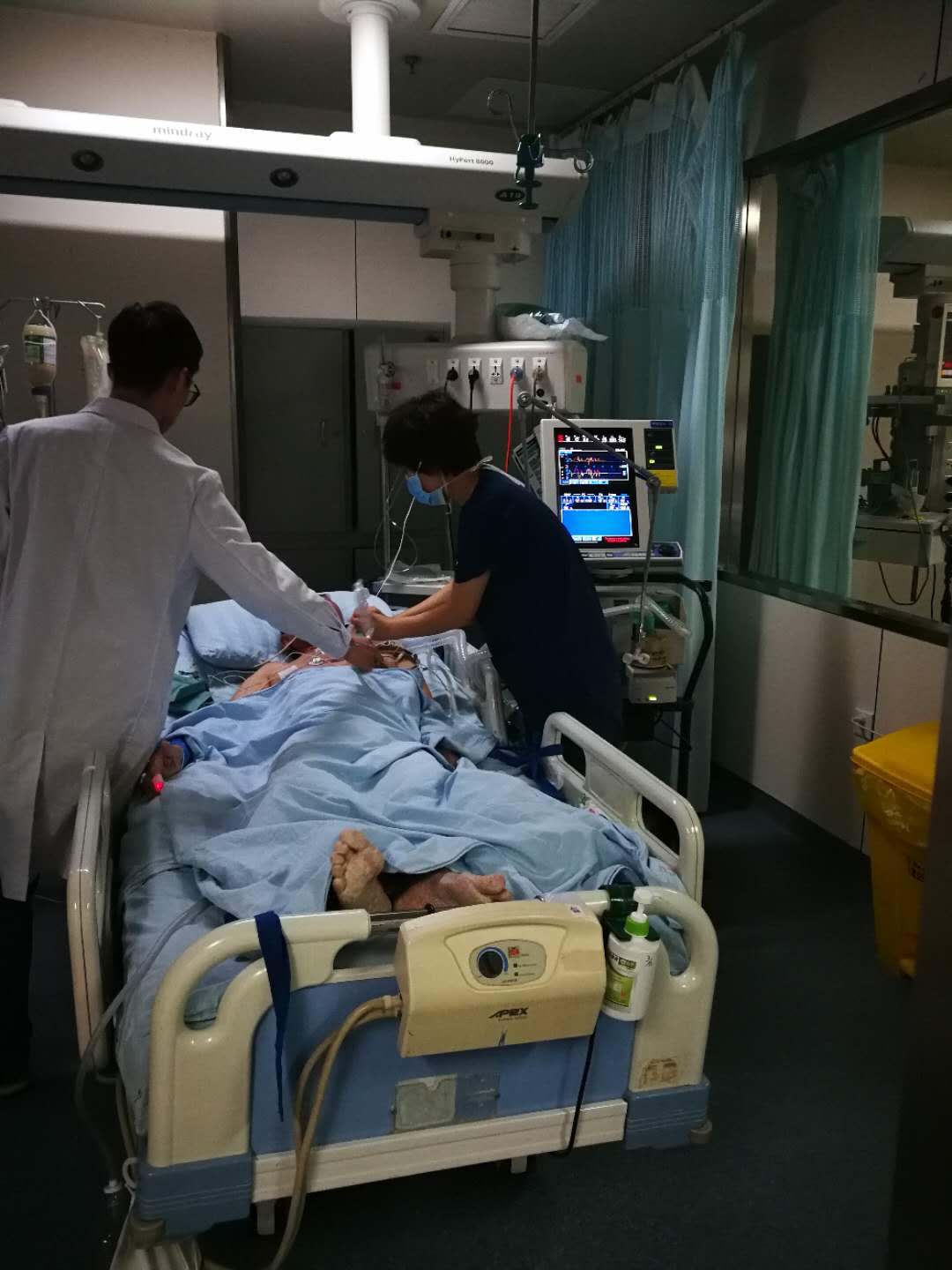 医院欠费不做治疗合理吗,欠费治疗需要医生承担吗