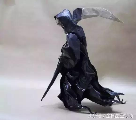 用纸折出来的能卖20万的螳螂,折纸天才秦坤一只纸螳螂卖到21万