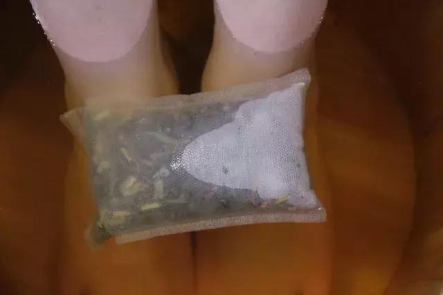 产后手脚冰凉怕冷是什么原因,产后手脚冰凉吃什么中药